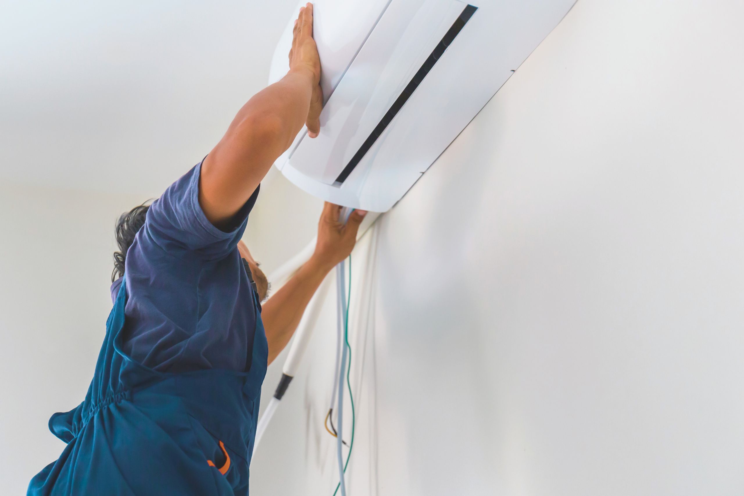 What does professional air conditioning installation involve and why is it important for warranty and efficiency (1)